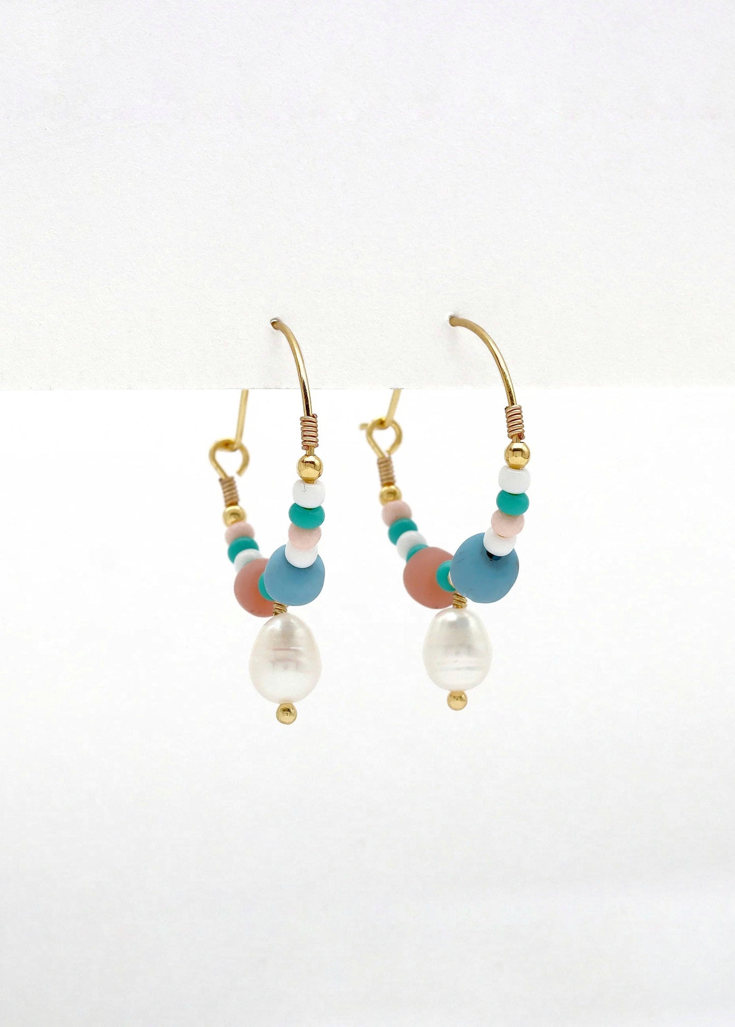 Pecahan Titik Beaded Pearl Hoop Earrings